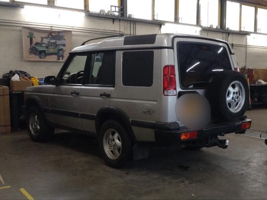 Land Rover Discovery, nagekeken en klaar voor de rit naar Kharkiv.