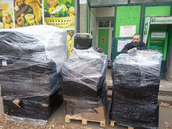 Pallets met hulpgoederen aangekomen bij ETOC in Kharkiv.